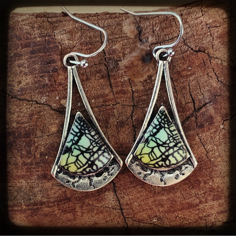 RESTOCK Abtract Art Dangle Earrings Green Silver Etching Boho Grunge Rock Veins